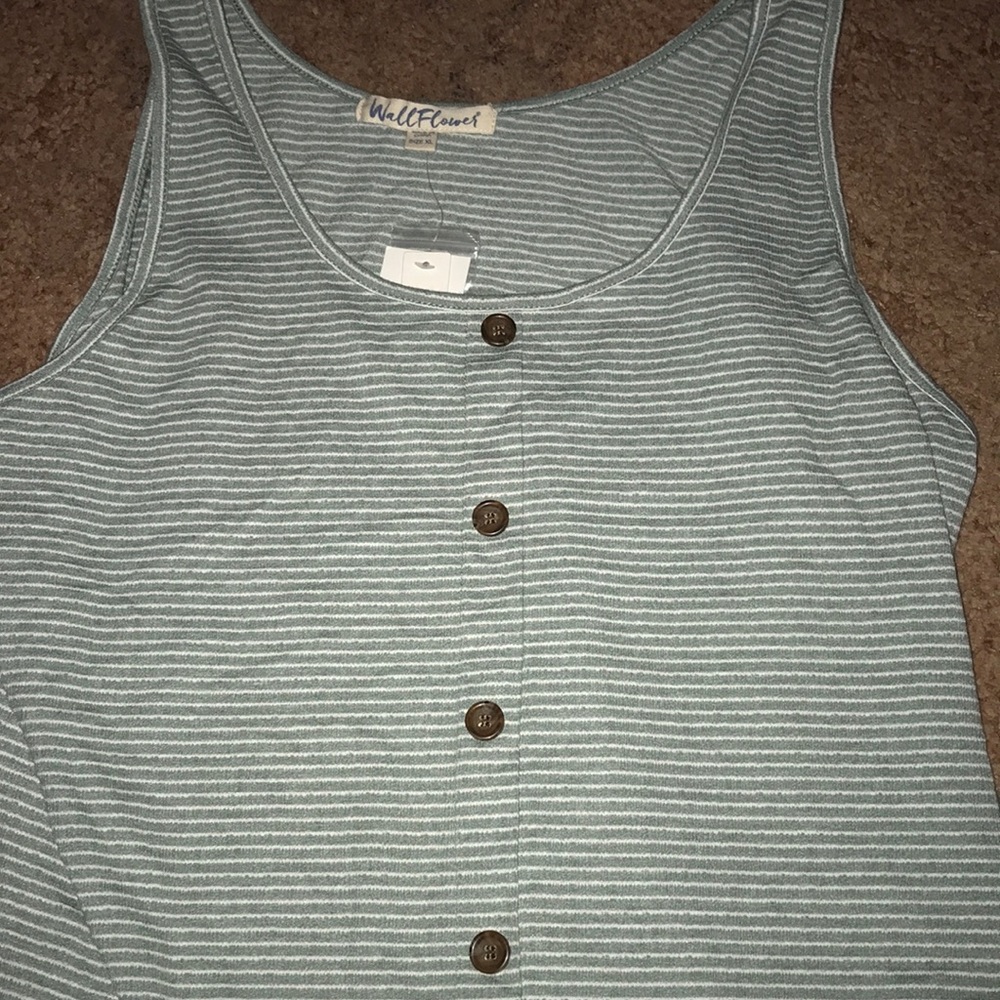 Wall flower white and green and Hutton tank top